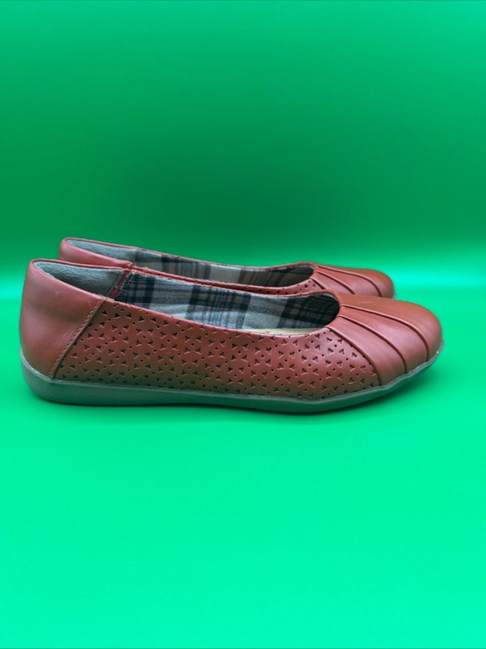 Earth Origins Women Perforated Leather Flats Fiona Red SZ 9